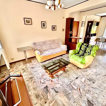 Casa Della Nonna, *