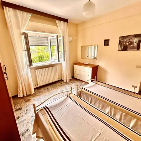 Casa Della Nonna, *